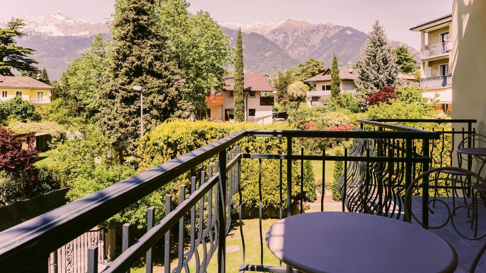 Hotel Villa Laurus Мерано Экстерьер фото
