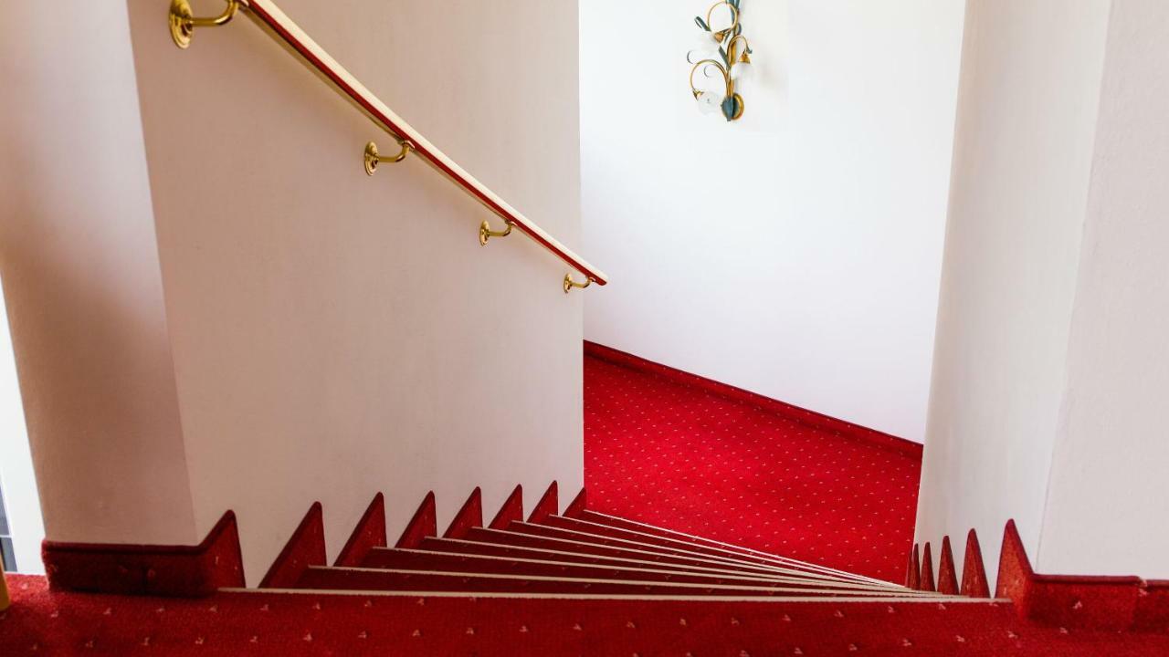 Hotel Villa Laurus Мерано Экстерьер фото
